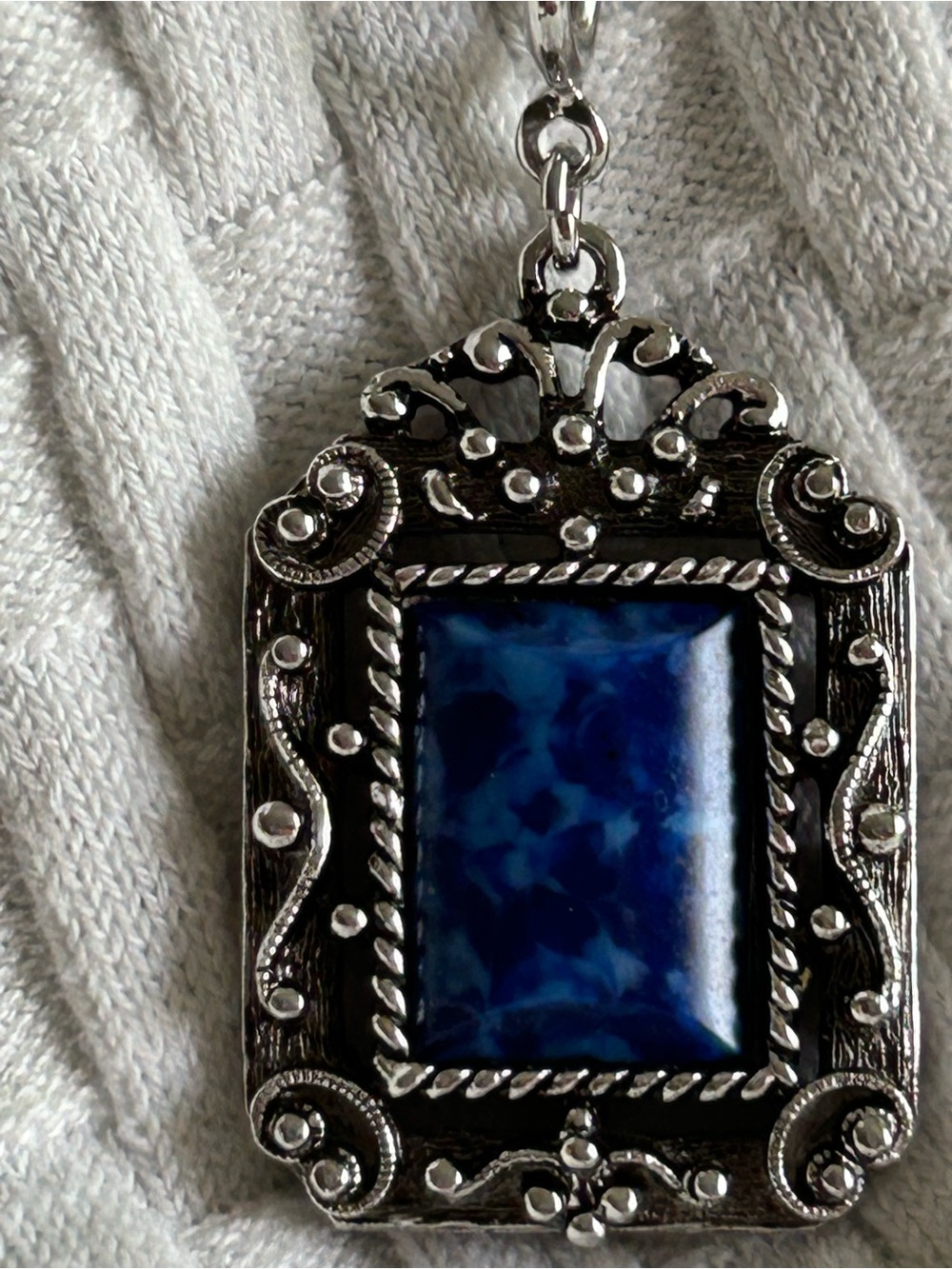 Sarah Coventry "Roman Holiday" Reversible Blue Stone Filigree Pendant Necklace6 - Picture 3 of 8